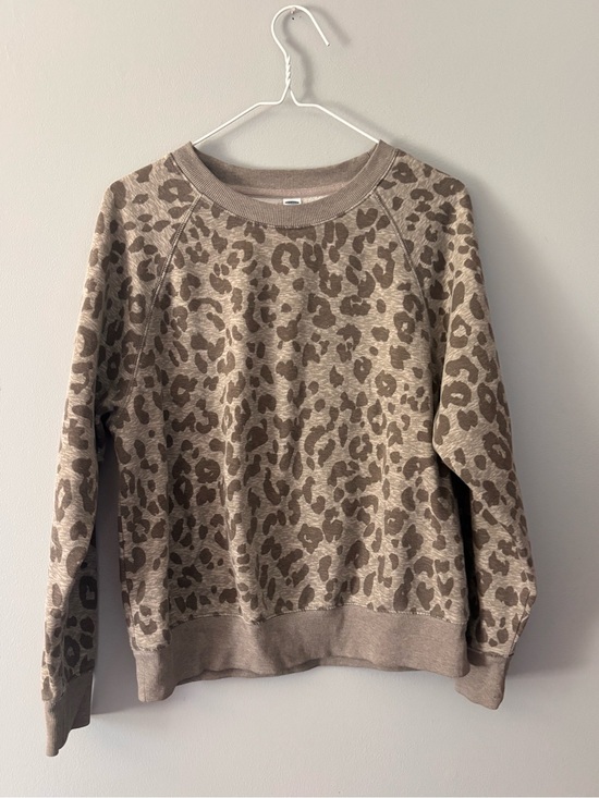Old Navy Tops - Old Navy Cheetah Print Crewneck. Medium Gray. Good condition. Soft and comfy!